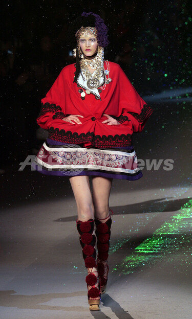 09/10年秋冬パリ・コレクション＞ジョン・ガリアーノ、新作を発表 写真