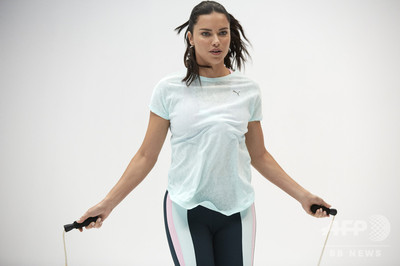 PUMA✕ADRIANA LIMA プーマ　アドリアーナリマ　パーカー PUMA✕ADRIANA LIMA プーマアドリアーナリマパーカー