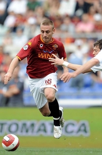 ローマ デ・ロッシとの契約を2012年まで延長