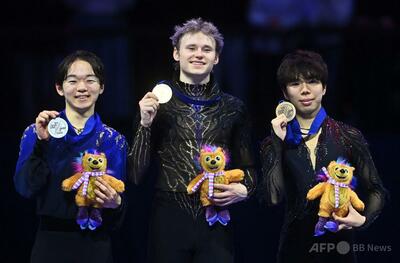 五輪で失速のマリニンが世界フィギュア3連覇、鍵山2位 佐藤3位