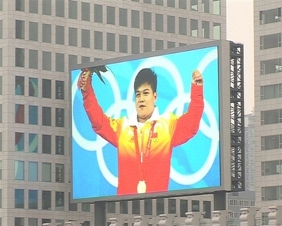 【動画】さながらゴールドラッシュ、金メダル獲得数第1位に沸く中国国民