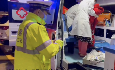 妊婦が高速道路で出産 警察官が臨時分娩室を作る