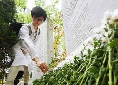 先祖の墓参り「清明節」前に、医学生が献体者を供養 中国