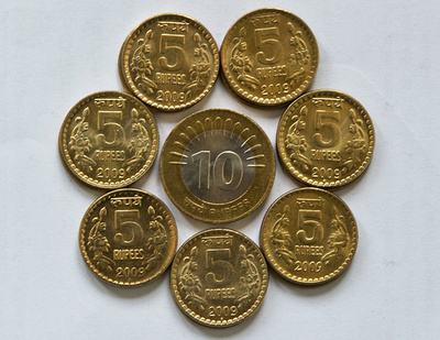 25年前に20円着服、医療従事者2人に禁錮1年 インド