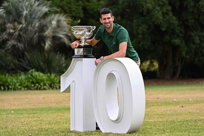 全豪OP王者ジョコビッチ、メルボルン市内で写真撮影