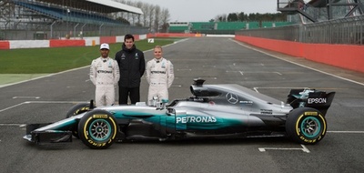 ハミルトンは新車に手応え、メルセデスが「W08」を発表