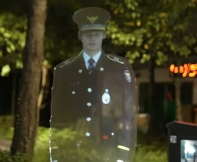 立っているだけで犯罪が減る…ソウルの「ホログラム警察」に海外メディアも注目