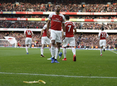 オーバメヤン狙ってバナナの皮投げる、トッテナムファンの男に罰金