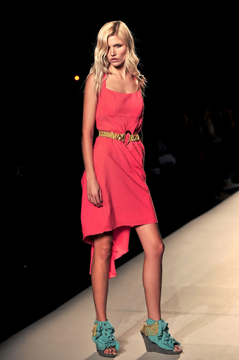 2011年春夏アテネ・ファッションウィーク開催