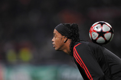 ロナウジーニョ、引退表明後の初コメントで「ボール」に感謝