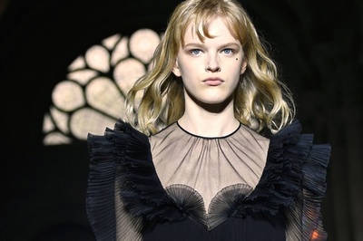 「ジバンシィ」18年春夏