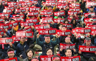 韓国で朴大統領の退陣求めるデモ、4週連続