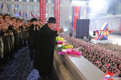朝鮮人民軍創建75年 記念パレードで過去最多のミサイル