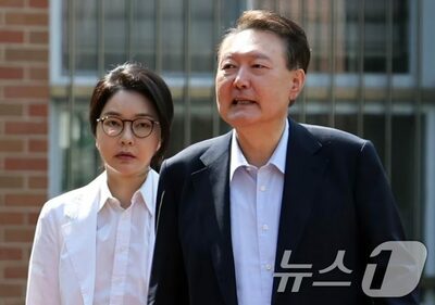 韓国の尹錫悦前大統領、法廷で妻と9カ月ぶり対面…証言拒否で審理短時間終了
