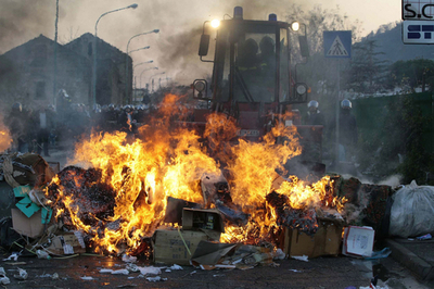 ナポリの未回収ごみ問題に見るマフィアのごみビジネスの現状