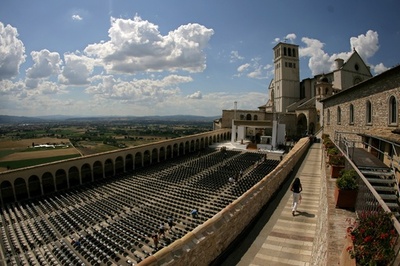 「滞在中に赤ちゃん授かれば宿泊料無料」 伊ホテルの出生率向上キャンペーン