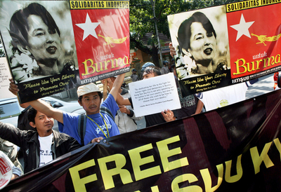 ミャンマー軍事政権、スーチーさんの軟禁を延長