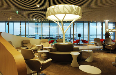 大使が落とした260万円、拾って着服 パリ空港の従業員逮捕