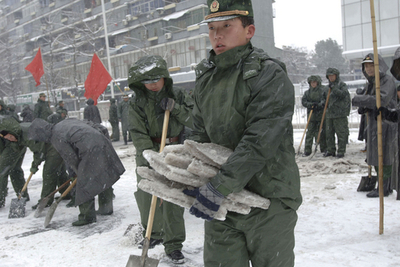 豪雪の中国でバスが横転、25人死亡、13人負傷