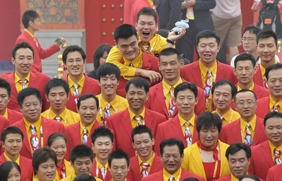 五輪バスケ会場に巨大ストレッチャー、選手身長平均2メートルのため