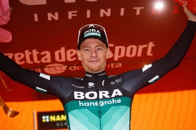 ベネットがジロ第12Sで今大会2勝目、イェーツが総合首位を維持