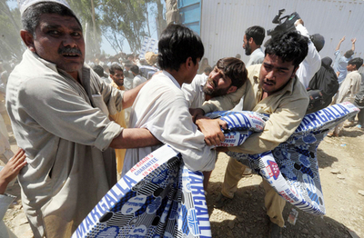 タリバン掃討作戦で避難民が増加、人道危機に懸念 パキスタン