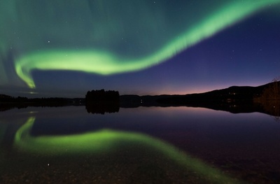 オーロラ輝く神秘の夜空 スウェーデン