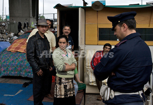 ナポリのロマ人集落で放火 写真18枚 ファッション ニュースならmode Press Powered By Afpbb News