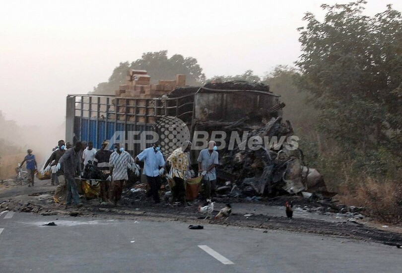 ブルキナファソ最悪の衝突炎上事故、66人死亡