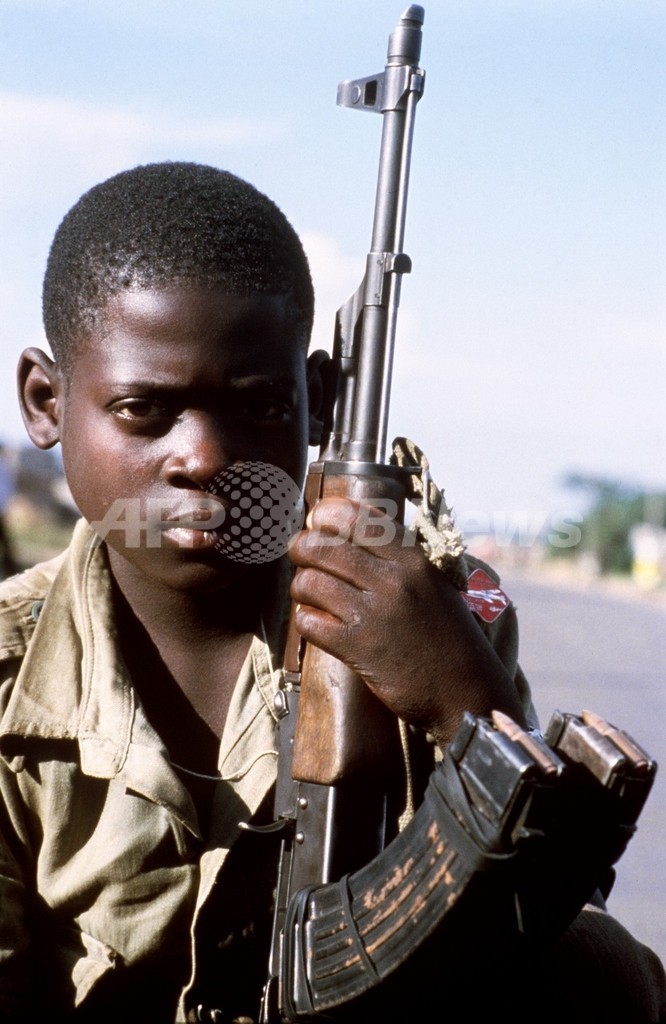 児童兵の撲滅求める「パリ・コミットメント」、署名国が100か国に