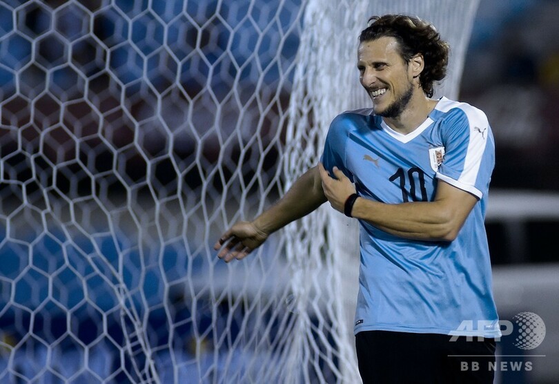 フォルラン氏引退記念試合、現役選手や往年のスターらが集合