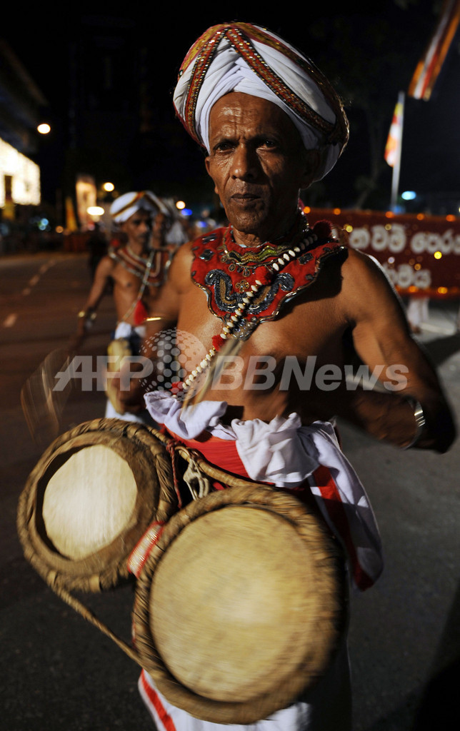 スリランカ最大の仏教祭典「ナワン・ペラヘラ」、ゾウも集結