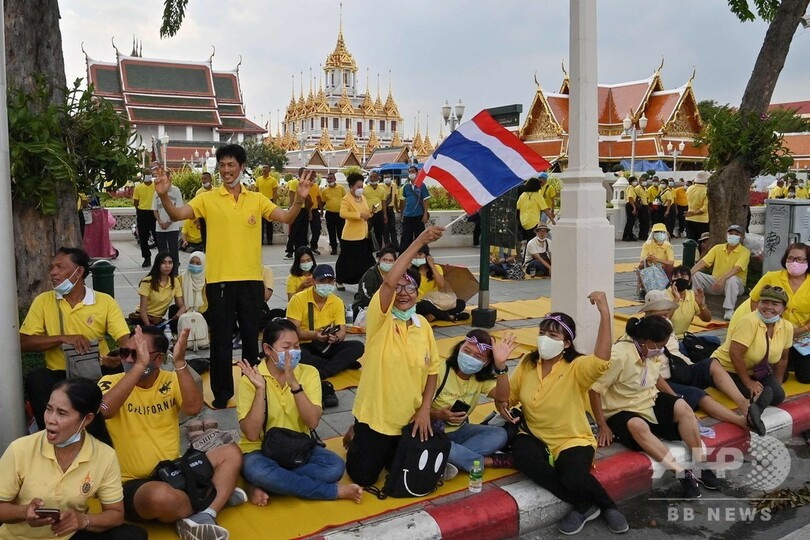 タイで首相辞任求めるデモ 王室支持派と小競り合いも