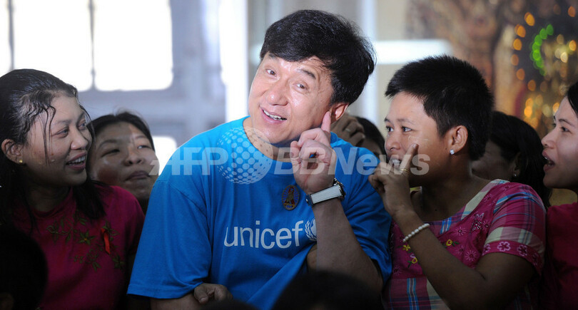 ジャッキー・チェンさん、ユニセフ親善大使としてミャンマー訪問