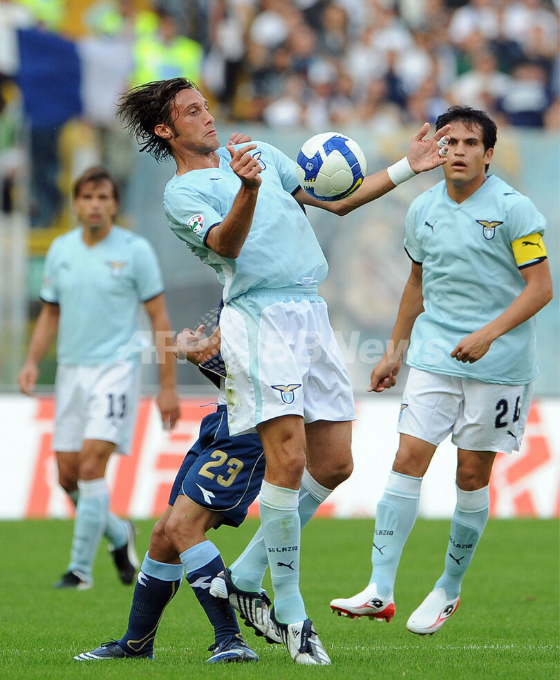 ナポリ アウェーでラツィオを下す