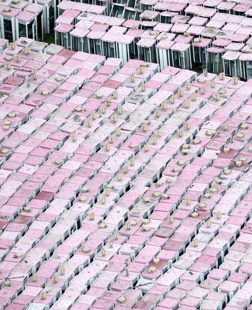 ずらり並んだ電話ボックス、撤去後の行き先は？