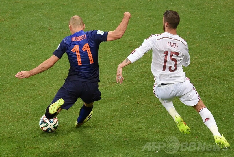 オランダ、王者スペインを5-1で粉砕