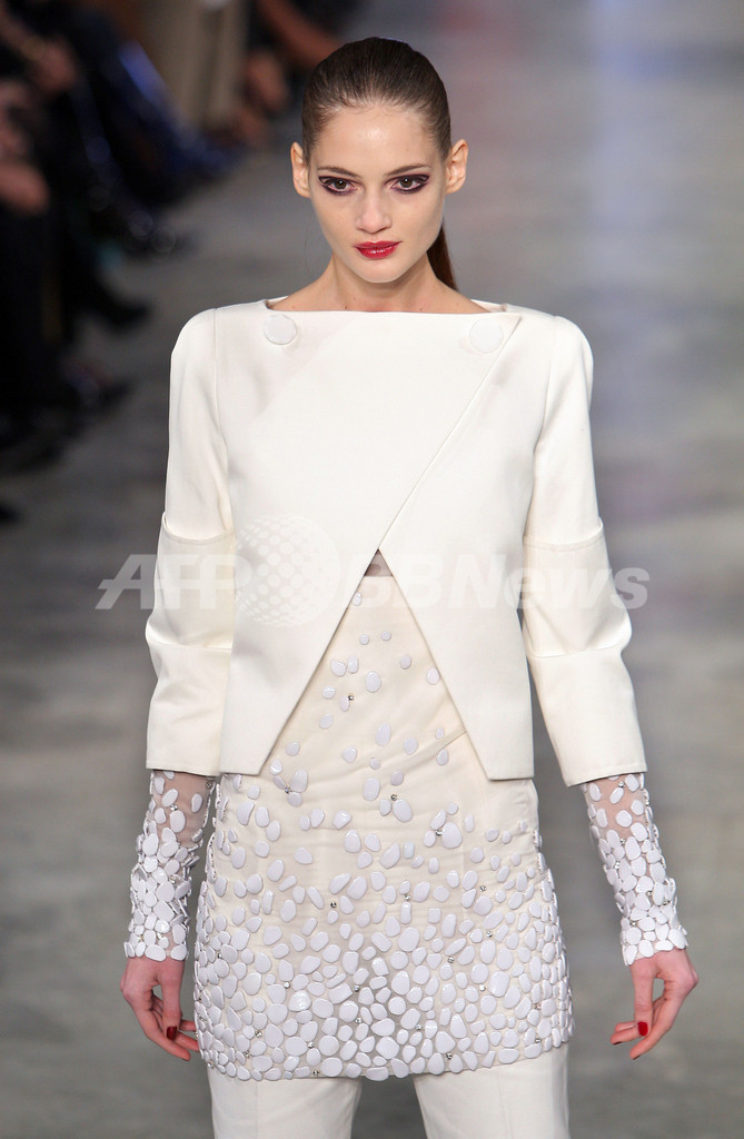 ＜09年春夏パリ・オートクチュールコレクション＞ステファン・ローラン、新作を発表