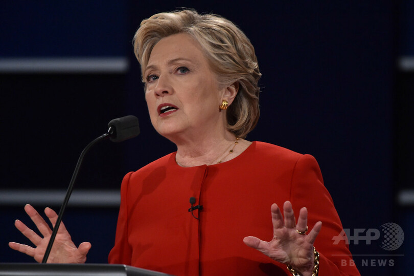 クリントン、トランプ両氏、初の直接対決で火花 米大統領選