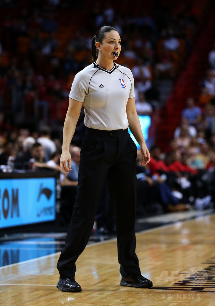 女性審判に対するC・ポールの発言、リーグを巻き込んだ問題に