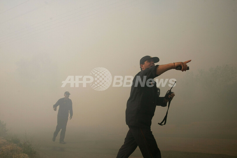 アテネの郊外で山火事発生、住民は避難