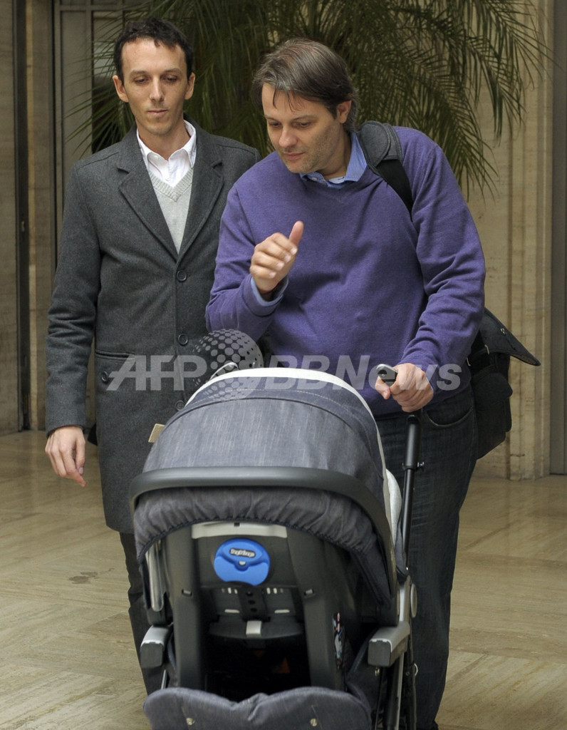 「僕のパパは2人」、アルゼンチンで同性カップルの出生届を受理