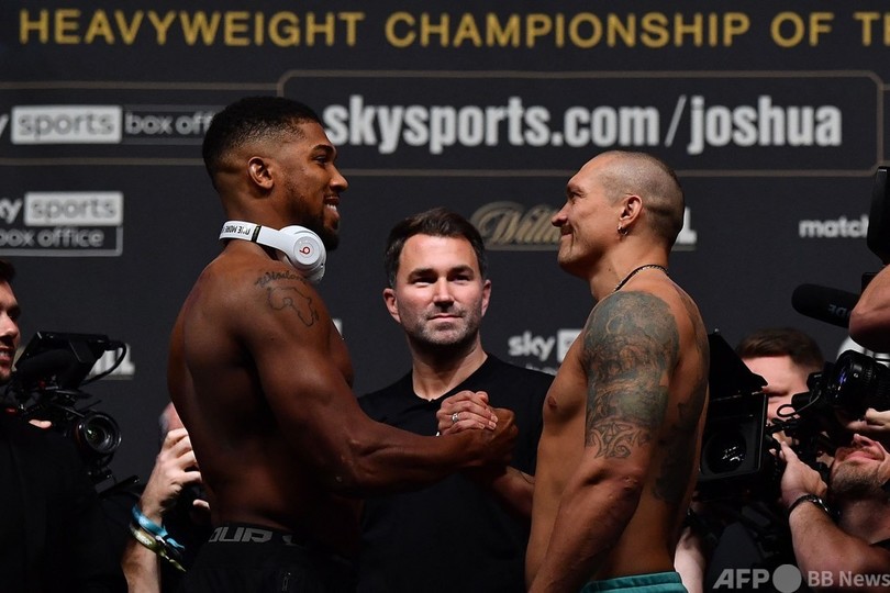 防衛戦のジョシュアが前日計量 挑戦者ウシクを8キロ上回る 
