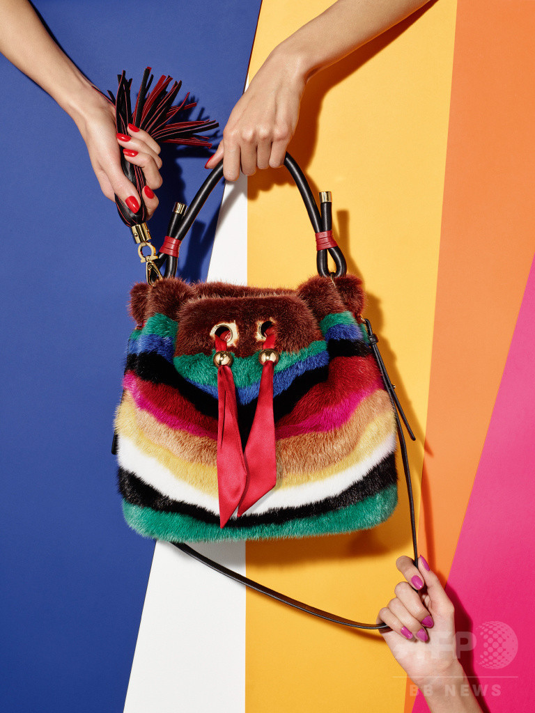 「サルヴァトーレ フェラガモ」色彩豊かなカプセル