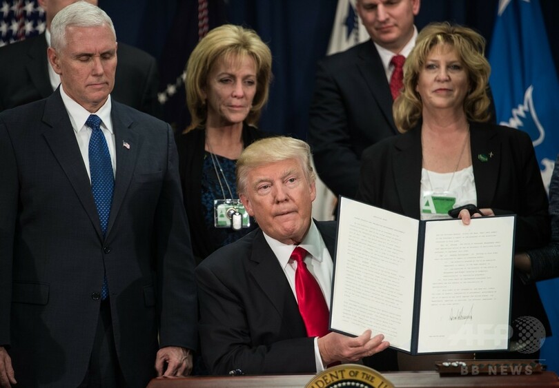 メキシコ大統領、トランプ氏との首脳会談を中止 壁建設計画で対立