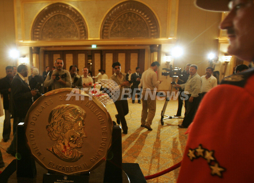 世界最大の純金コイン公開