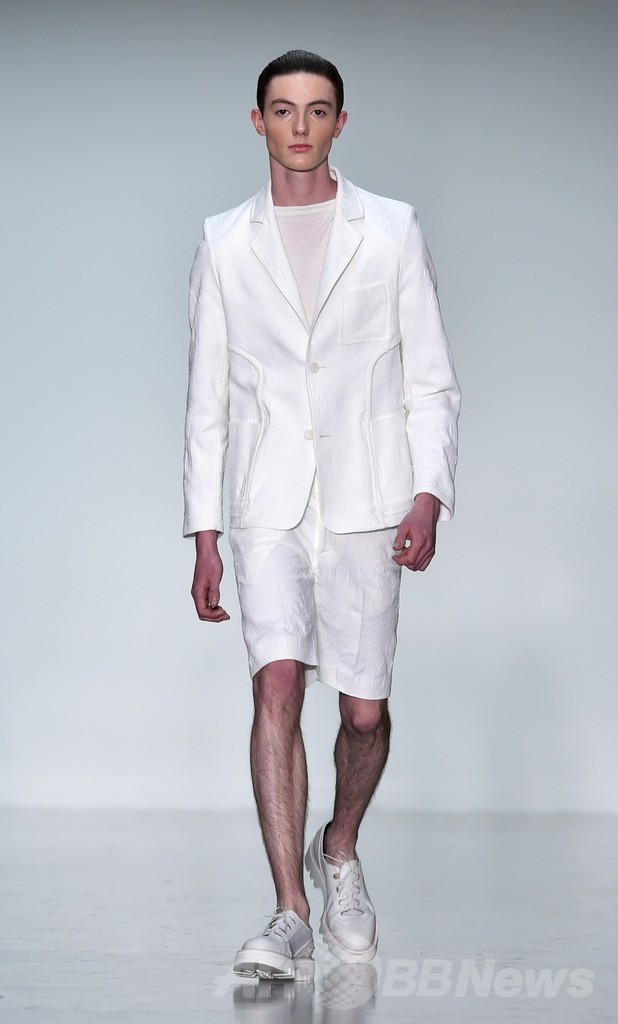 ミニマムなシェイプとホワイトが印象的、「ルー ダルトン」15年春夏