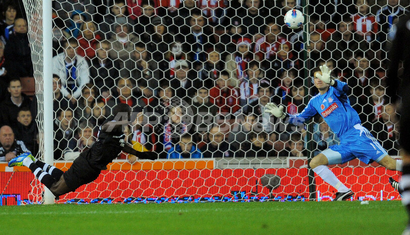 ニューカッスル、バのハットトリックで勝利し3位浮上