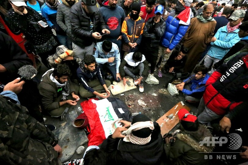 イラク混迷、首都ではデモ拠点襲撃に抗議 サドル師宅にはドローン攻撃