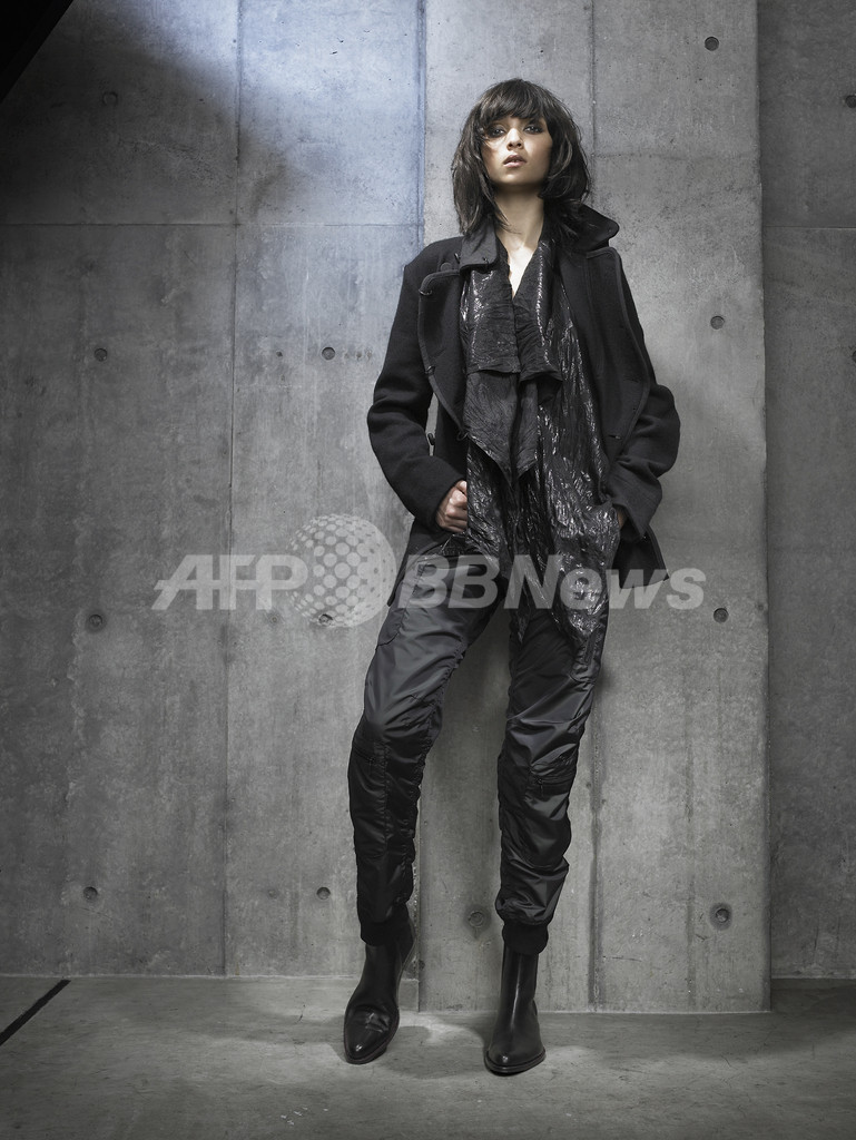 ナオキタキザワ、09/10年秋冬コレクションを発表